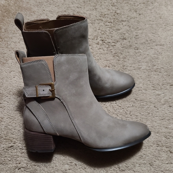 Vionic Sienna Waterproof Ankle Boots - Picture 1 of 4